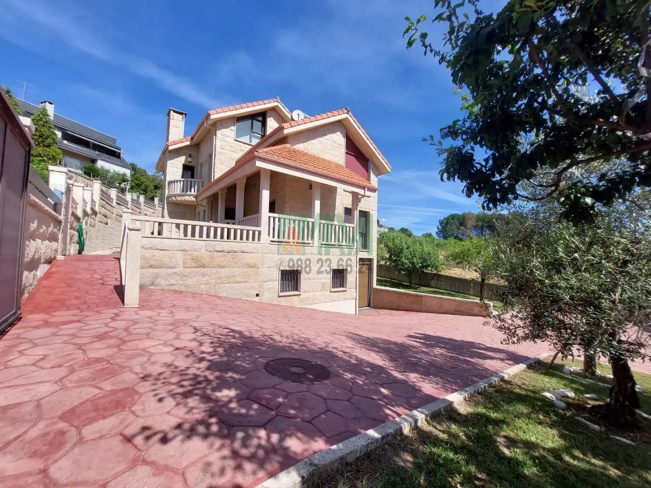 Vista exterior de Casa o xalet en venda en Barbadás amb Calefacció, Jardí privat i Terrassa