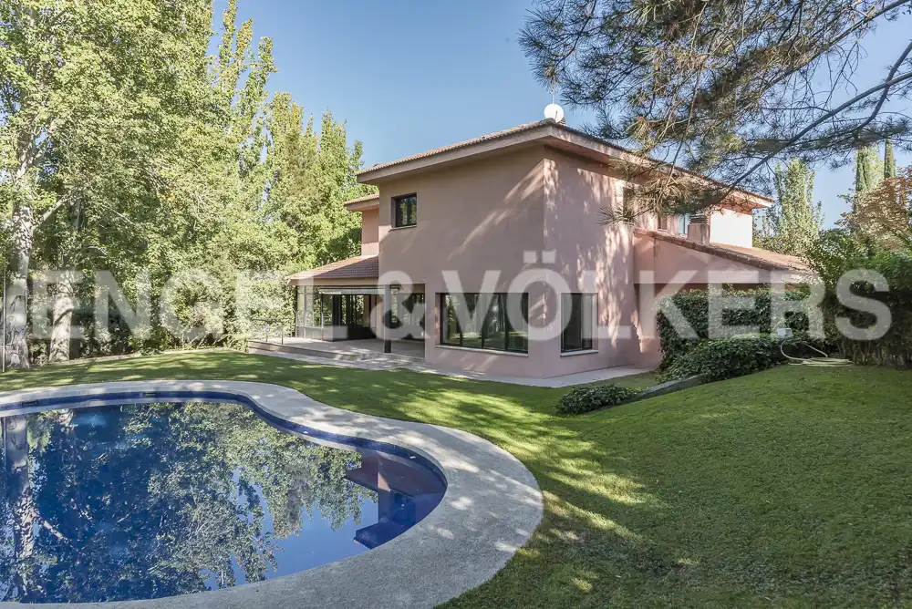 Exterior view of Houses for rent in Pozuelo de Alarcón  with Air Conditioner, Heating and Private garden