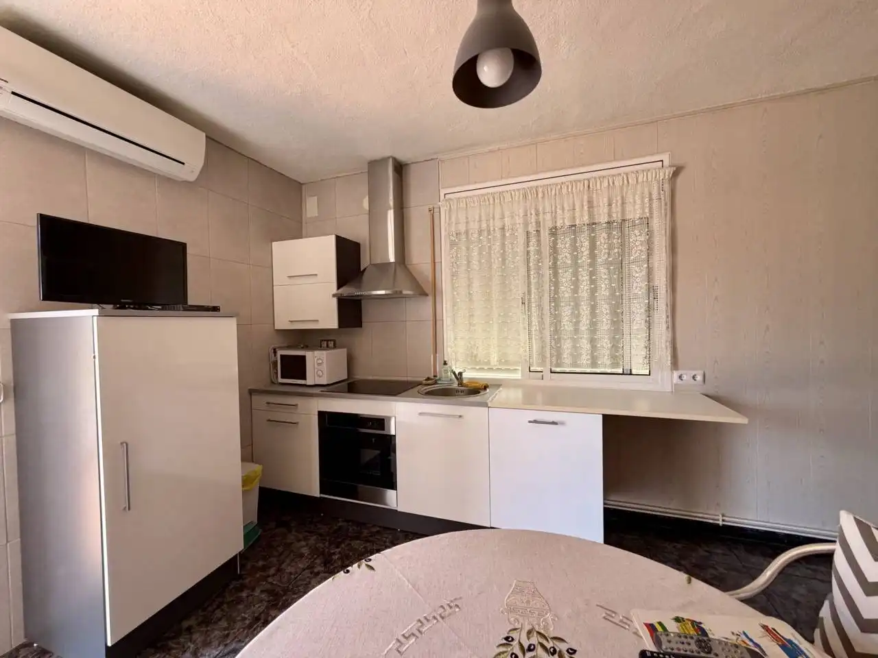 Cuina de Casa o xalet en venda en Mont-roig del Camp amb Aire condicionat, Calefacció i Jardí privat