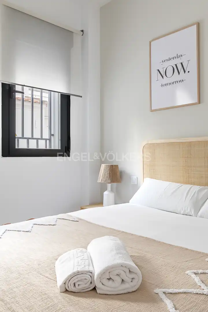 Dormitori de Apartament de lloguer en Madrid amb Aire condicionat, Calefacció i Moblat