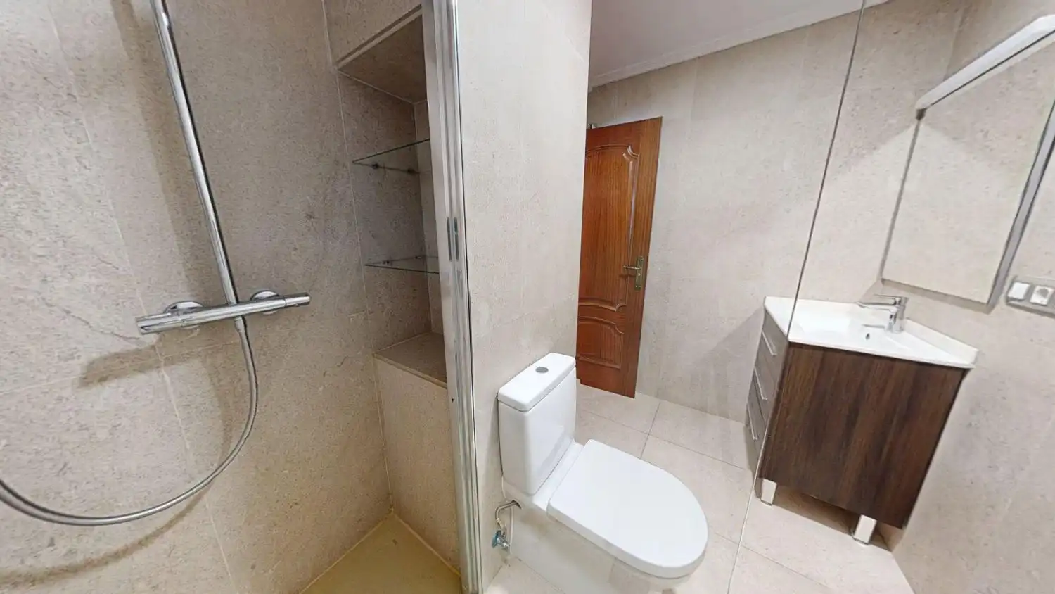 Bathroom of Flat for rent in Sevilla  with Air Conditioner, Heating and Terrace