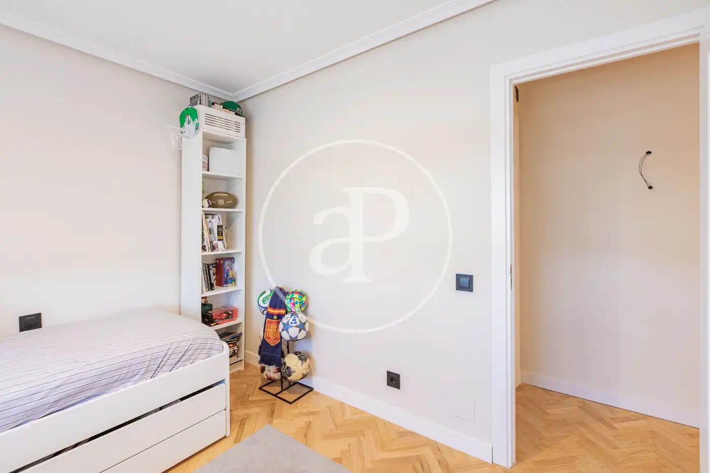 Habitación de Casa adosada de alquiler en Las Rozas de Madrid con Aire acondicionado, Calefacción y Jardín privado
