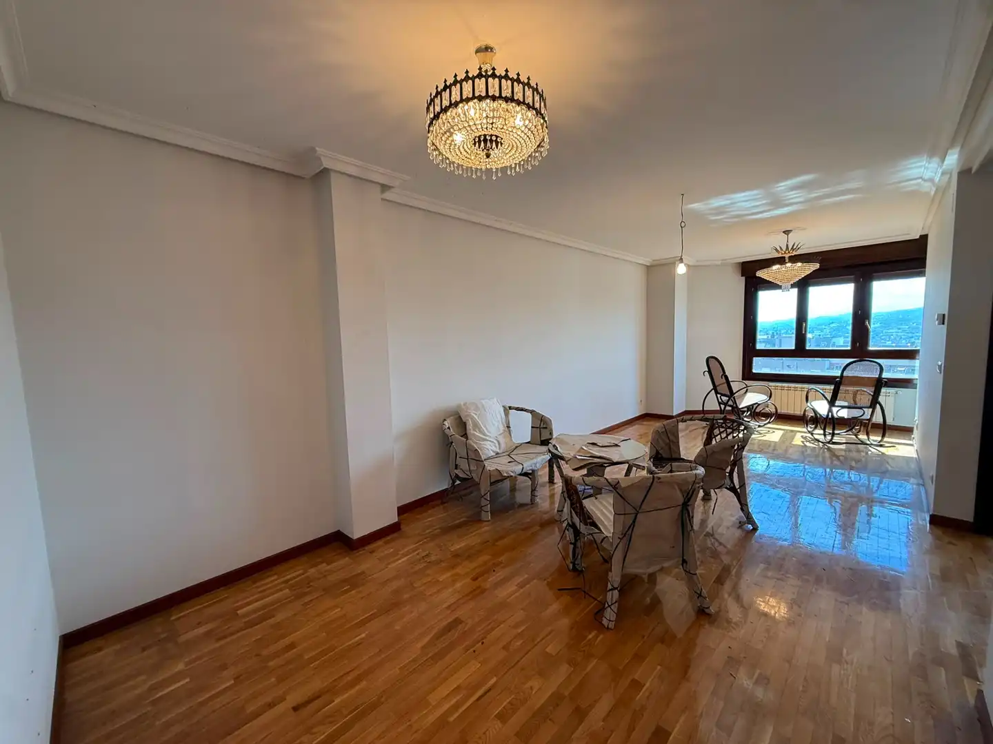 Comedor de Piso en venta en Oviedo  con Calefacción y Trastero