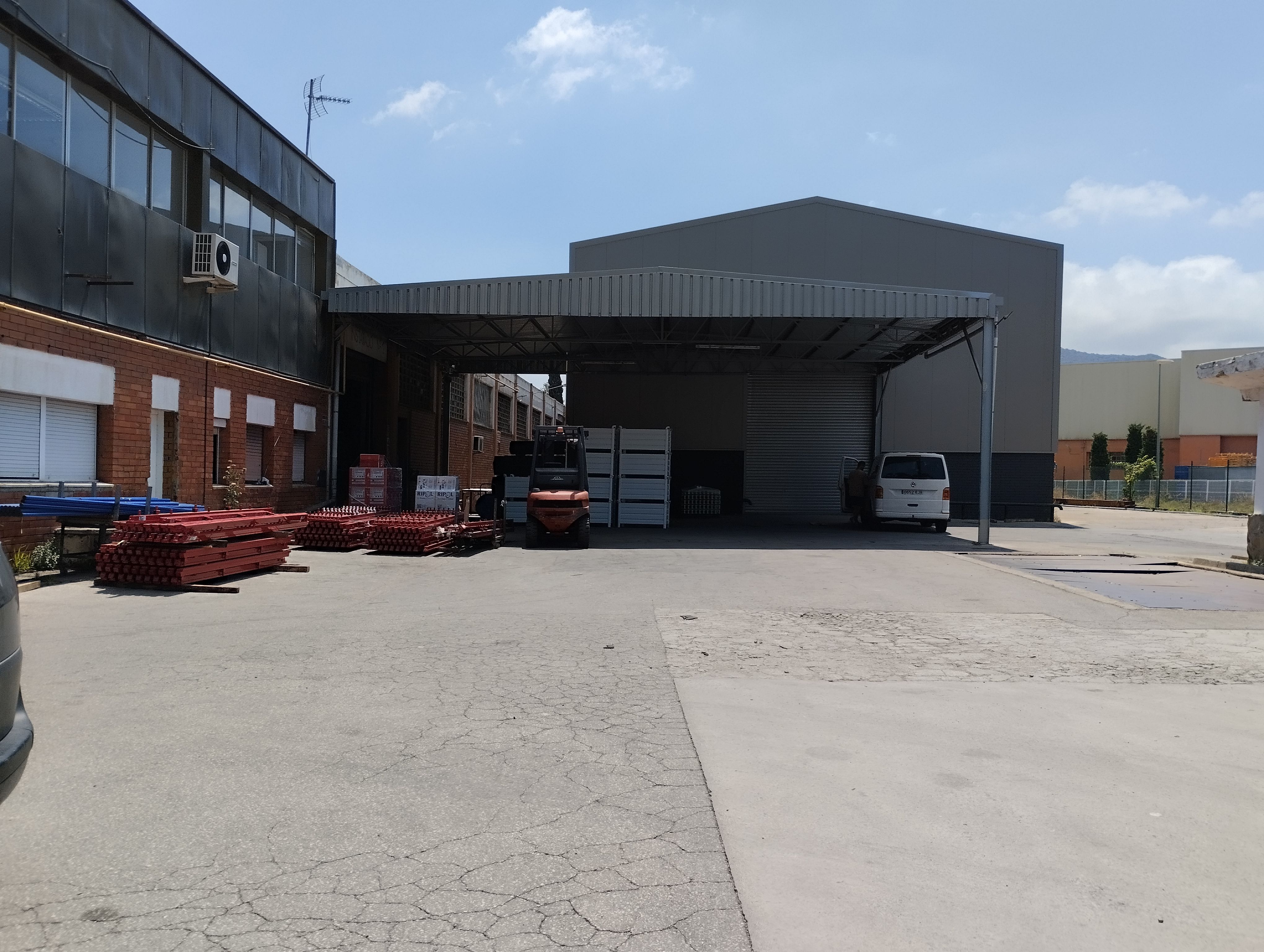 Vista exterior de Nau industrial de lloguer en Montornès del Vallès