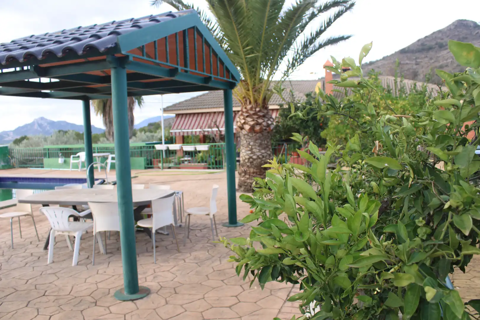 Terrasse von Haus oder Chalet zum Verkauf in Sax mit Privatgarten, Schwimmbad und Möbliert