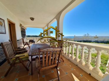 Casa rústica amb jardí en venda a Calle Coyunda