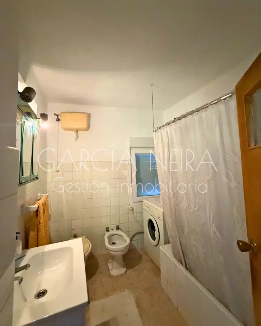 Bathroom of Flat for sale in Quirós  with Heating, Furnished and Microwave
