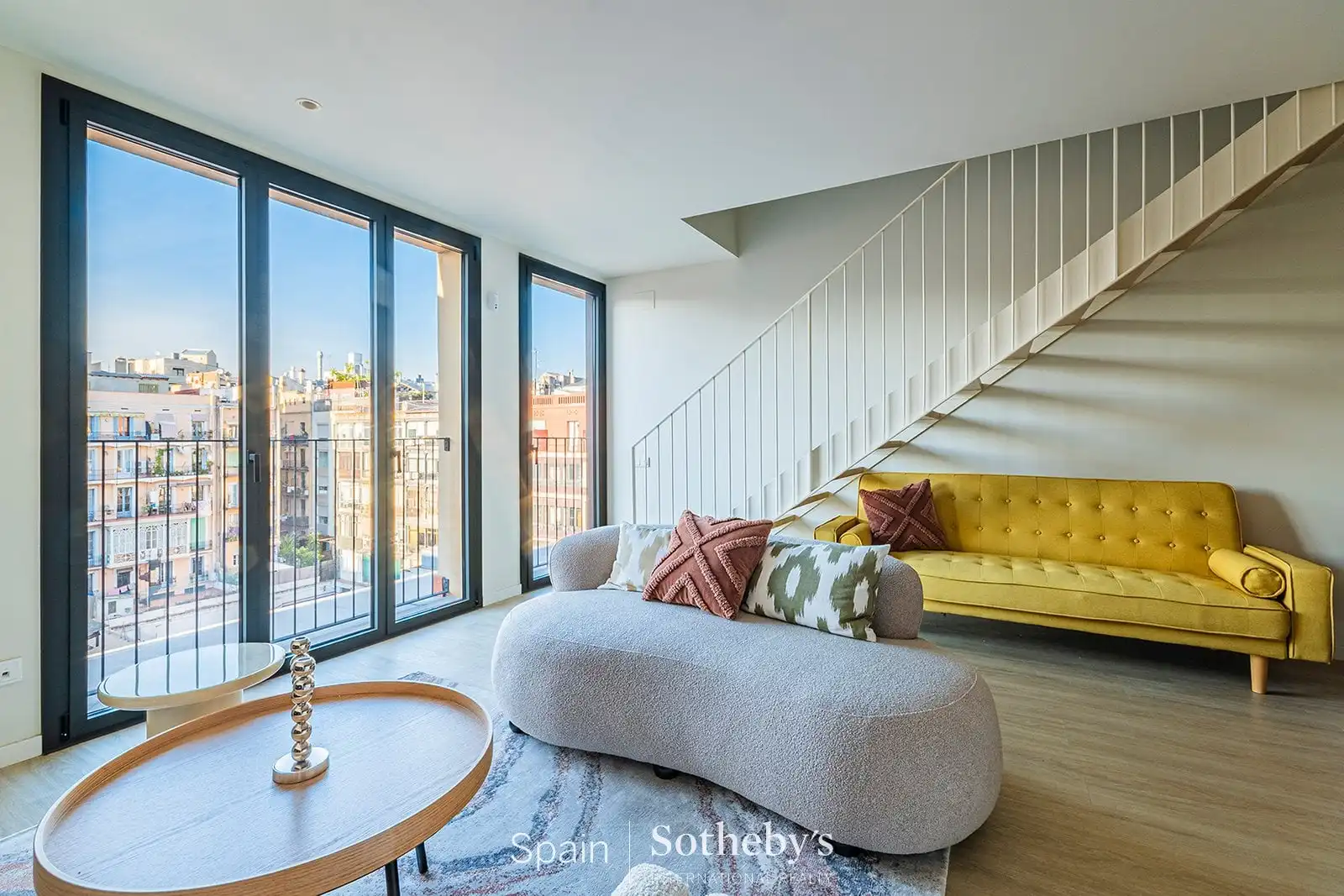 Wohnzimmer von Maisonette zum Verkauf in Barcelona mit Klimaanlage und Heizung