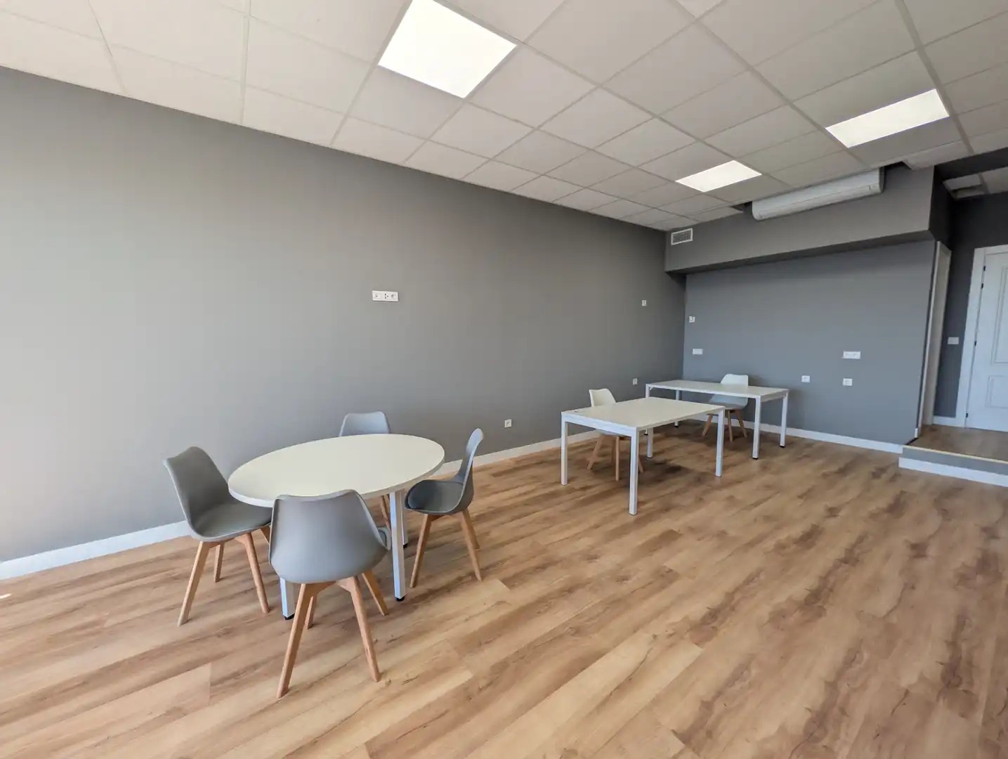 Büro zur Miete in Rivas-Vaciamadrid mit Klimaanlage, Heizung und Terrasse
