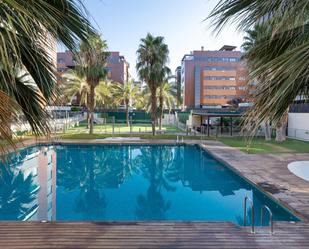 Piscina de Apartament en venda en  Granada Capital amb Aire condicionat, Calefacció i Jardí privat