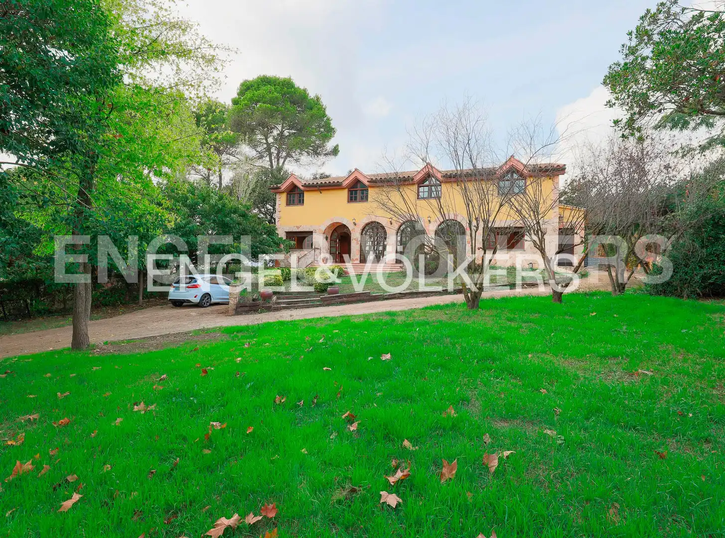 Vista exterior de Casa o chalet en venta en Montcada i Reixac con Calefacción, Jardín privado y Terraza