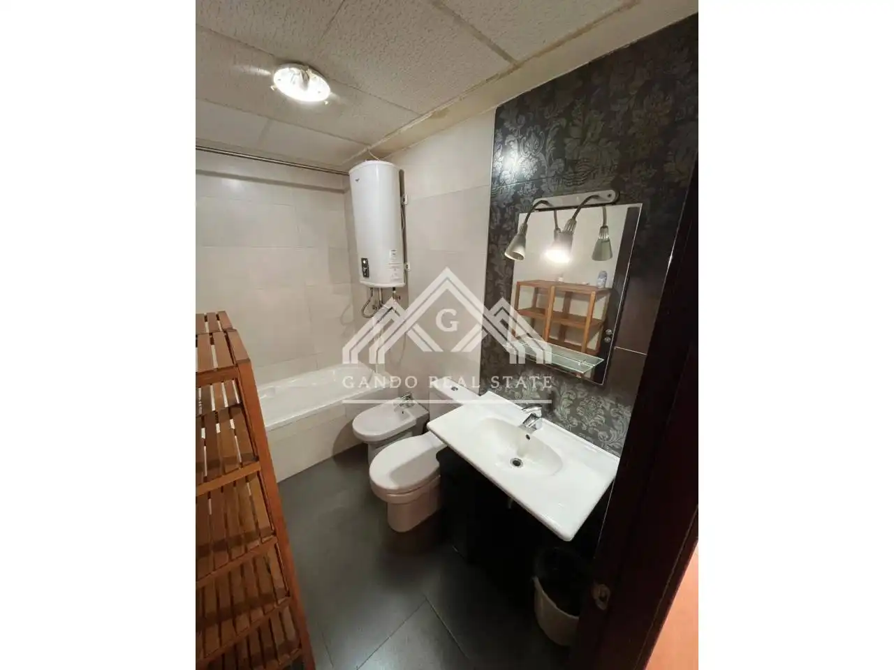 Bathroom of Flat for sale in Dos Hermanas  with Air Conditioner