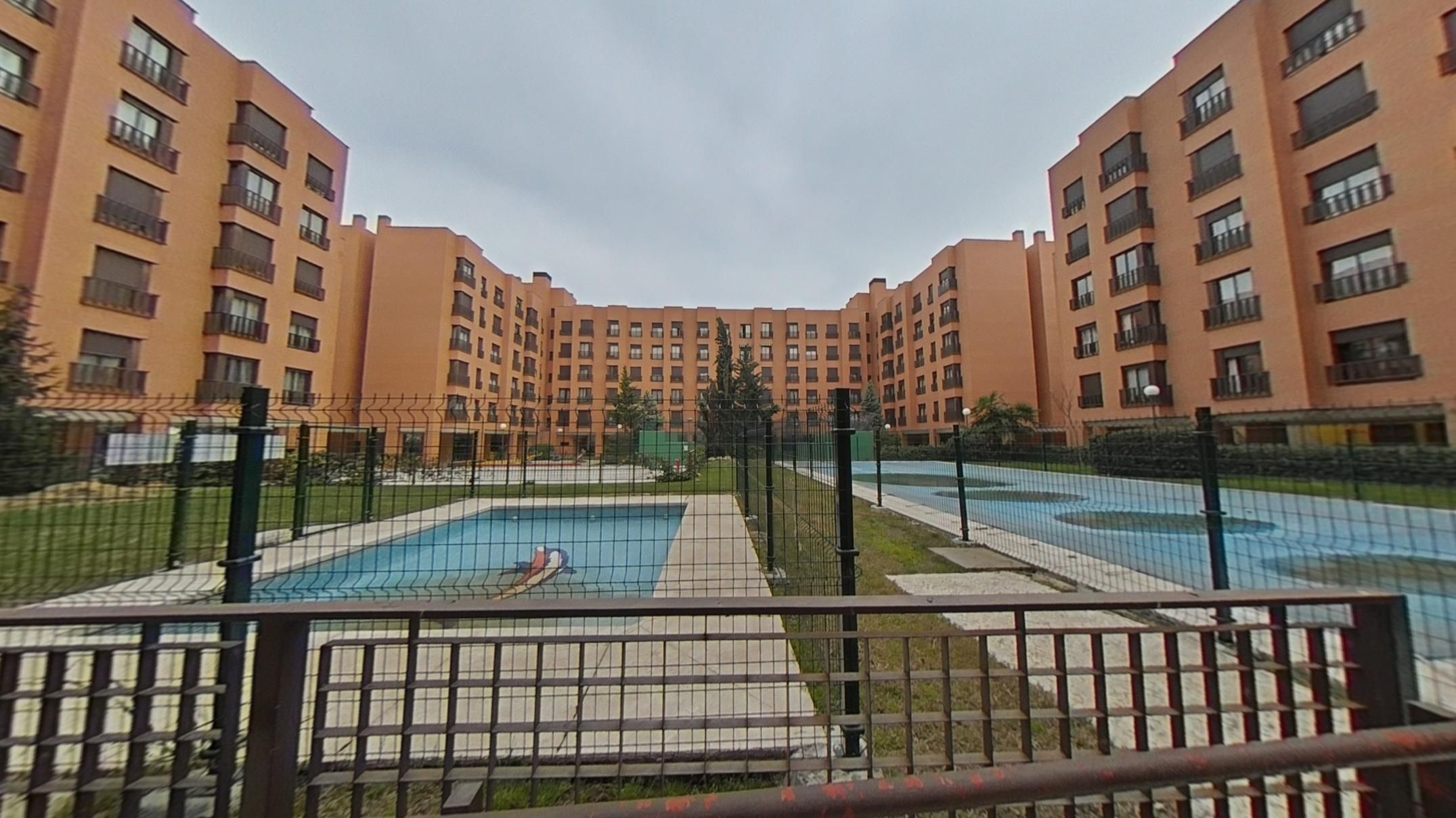 Vista exterior de Apartament en venda en  Madrid Capital amb Aire condicionat i Piscina