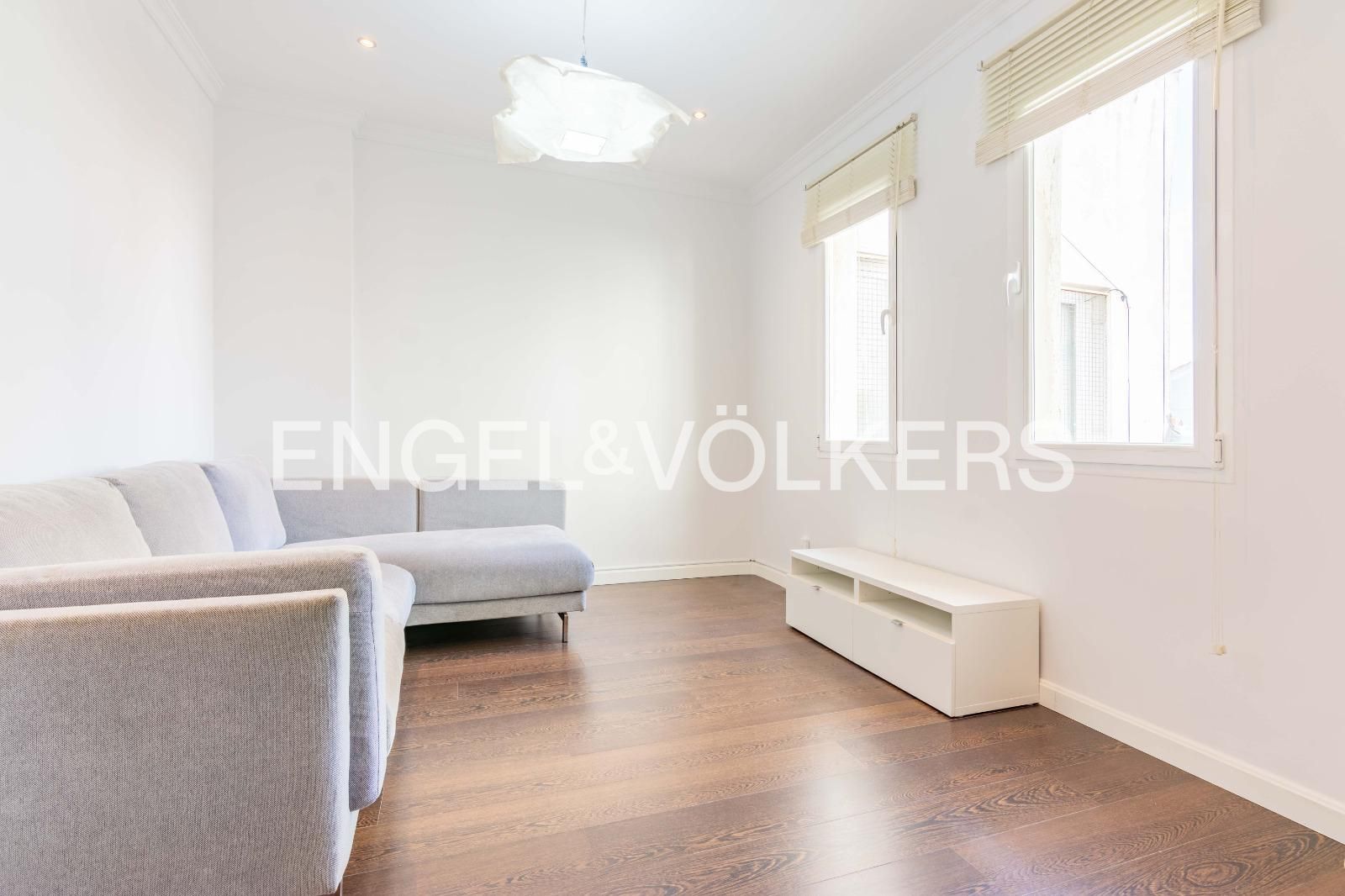 Living room of Flat for sale in  Madrid Capital  with Air Conditioner, Heating and Furnished