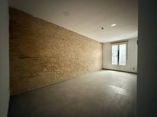 Local comercial en Alquiler en Calle Santa Angela de la Cruz en Encarnación - Regina