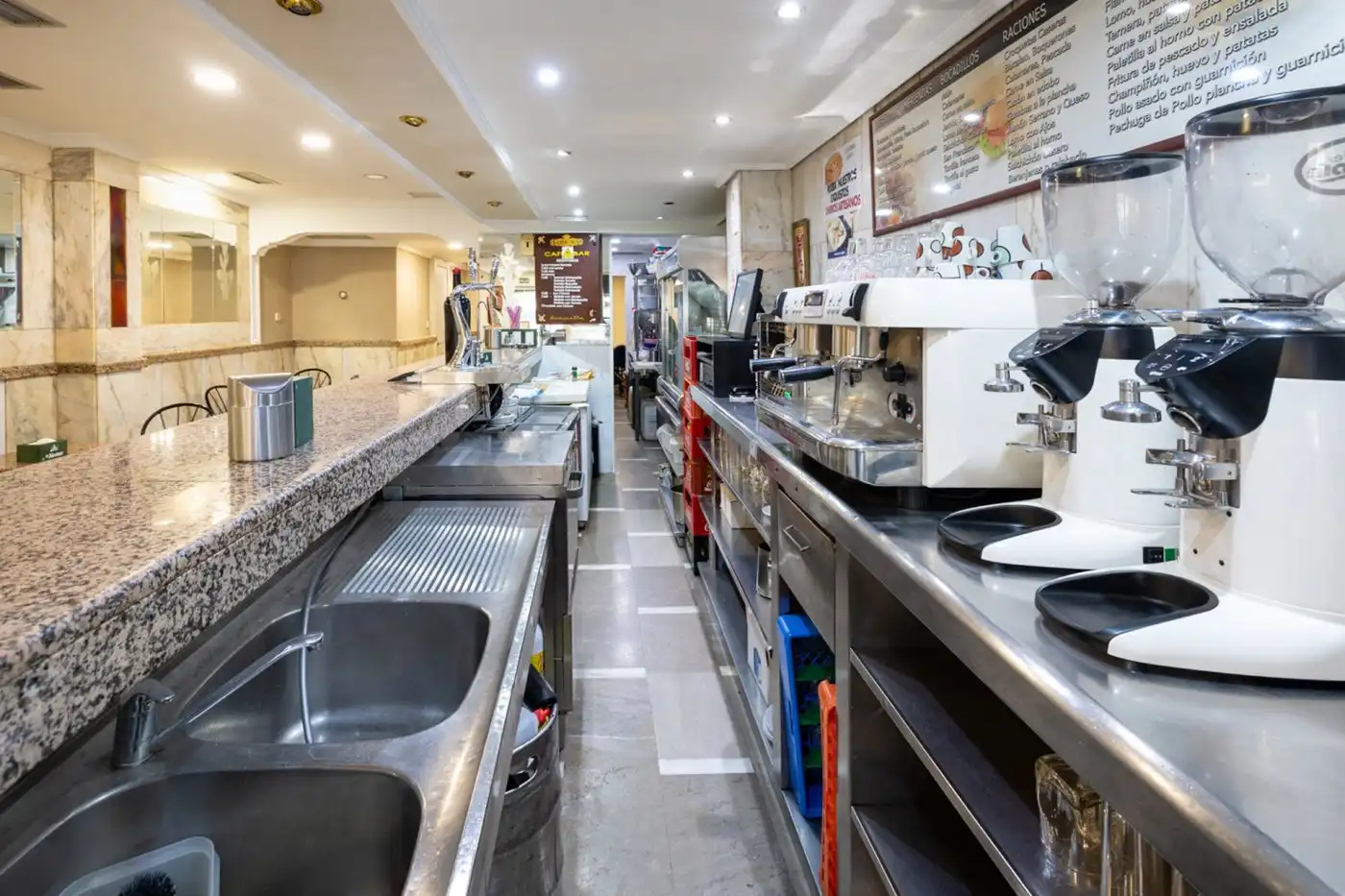 Cocina de Local en venta en Granada con Aire acondicionado y Amueblado