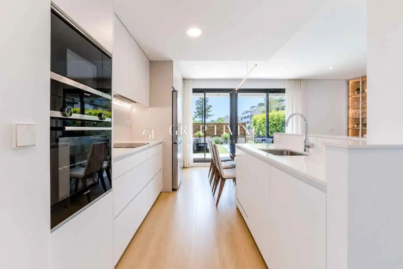 Cocina de Piso de alquiler en Sitges con Calefacción, Jardín privado y Terraza
