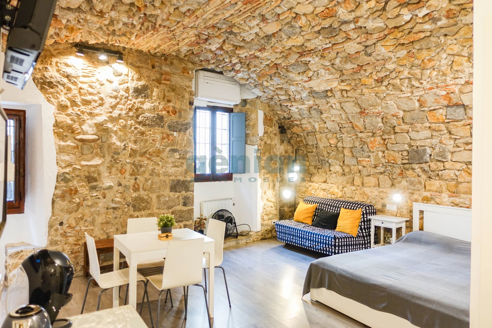 Flat for sale in Girona Capital  with Air Conditioner, Heating and Furnished