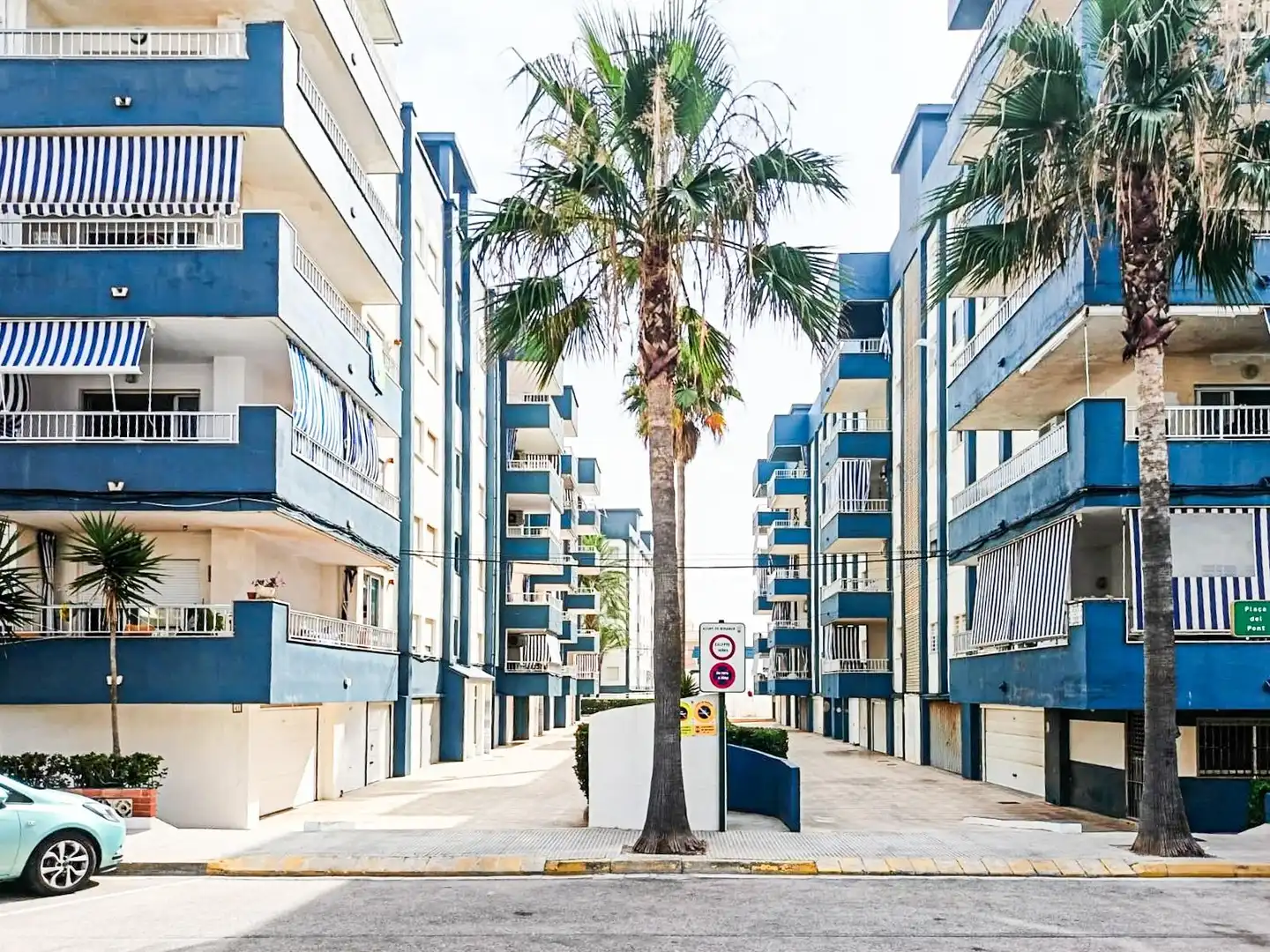 Vista exterior de Apartament en venda en Miramar amb Terrassa, Moblat i Piscina comunitària
