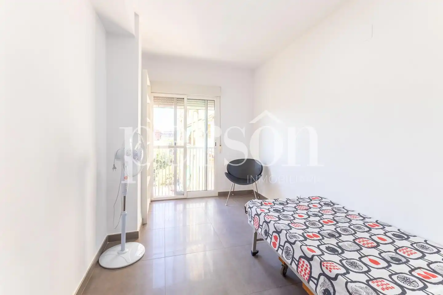 Schlafzimmer von Wohnung zur Miete in Valencia mit Klimaanlage, Möbliert und Balkon