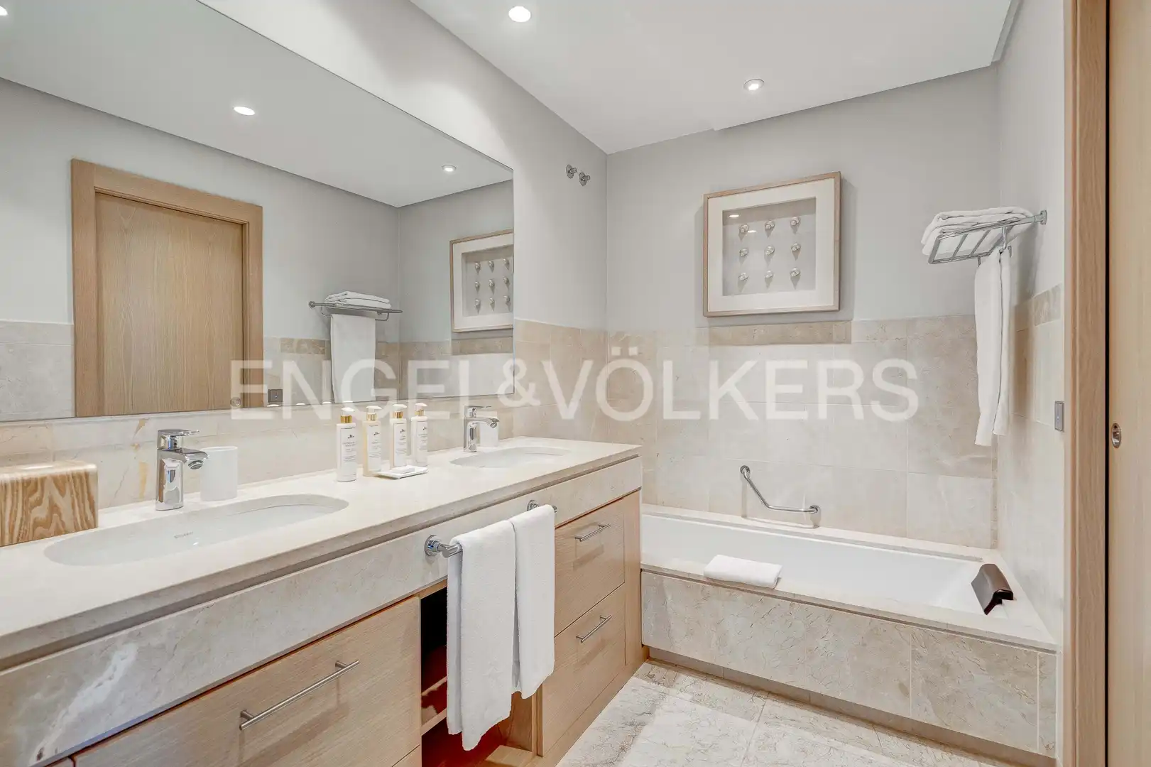 Baño de Piso en venta en Guía de Isora con Aire acondicionado, Terraza y Piscina