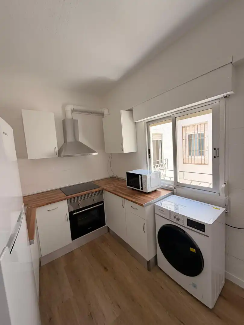 Cocina de Piso para compartir en Murcia con Amueblado, Horno y Lavadora