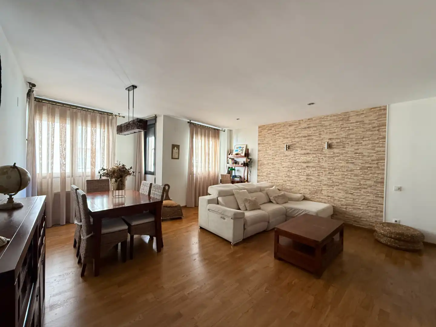 Sala de estar de Casa adosada en venta en Agullent con Aire acondicionado, Calefacción y Amueblado