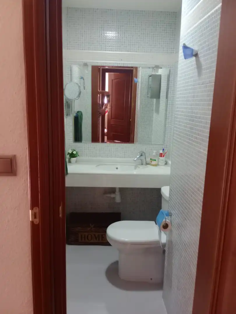 Baño de Piso para compartir en Granada con Calefacción, Amueblado y Horno