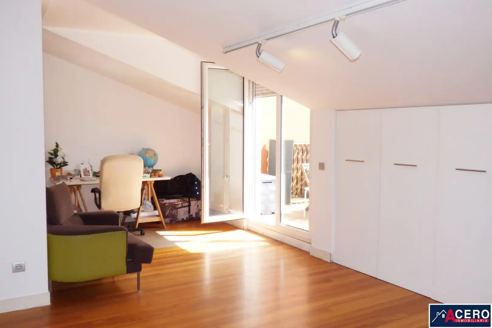 Habitación de Ático en venta en Entrambasaguas con Calefacción y Amueblado