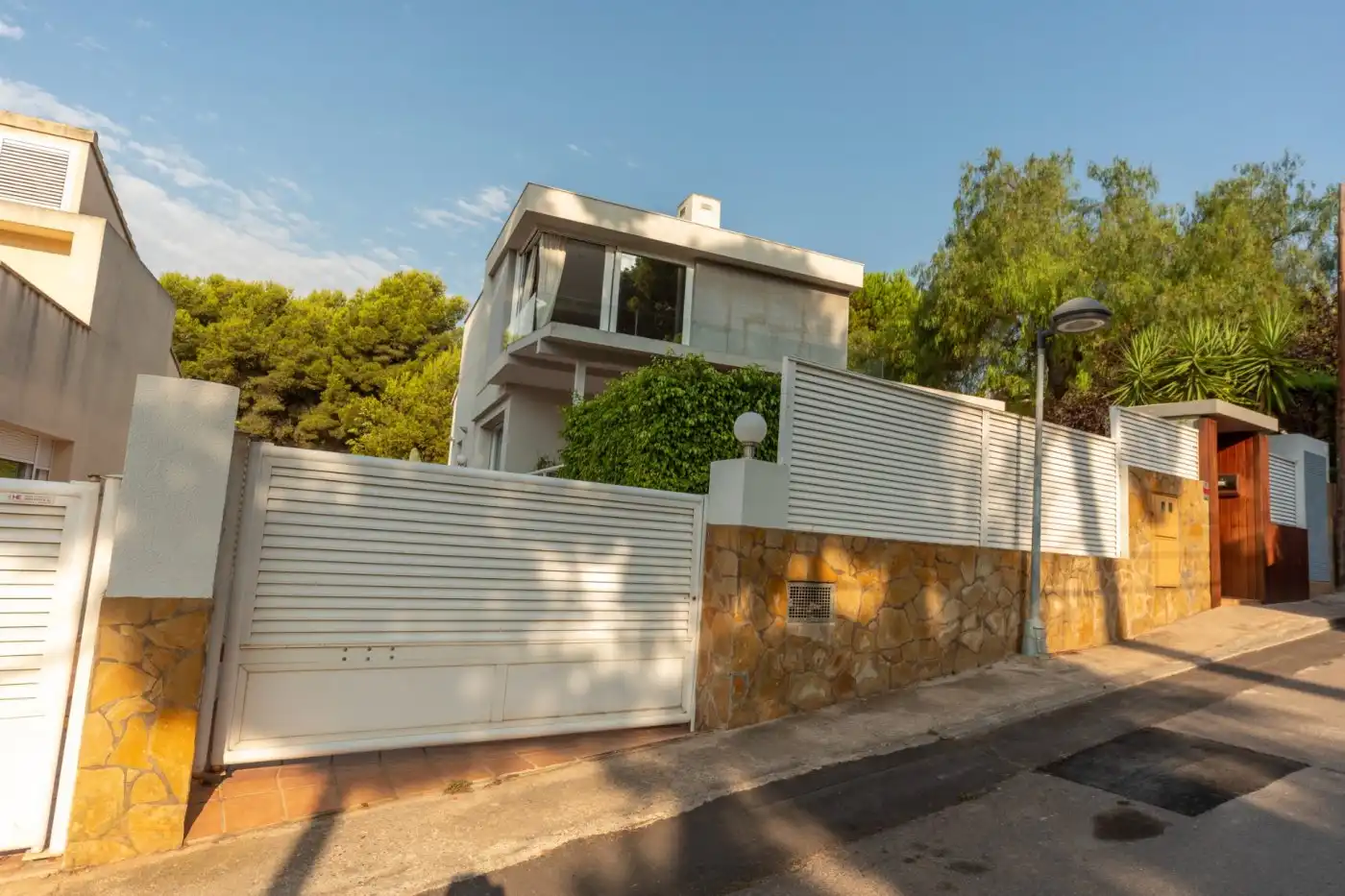 Vista exterior de Casa o chalet en venta en Montornés - Las Palmas - El Refugio