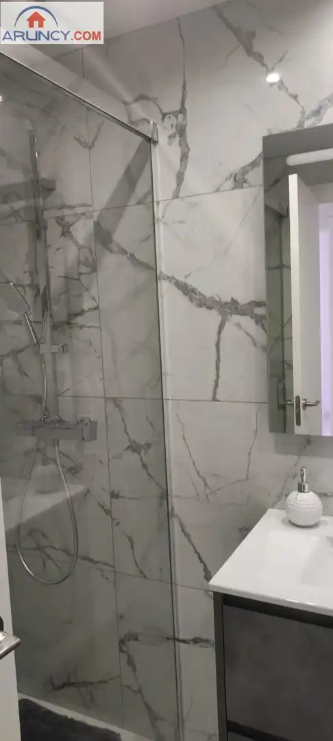 Baño de Piso de alquiler en Montequinto con Aire acondicionado, Calefacción y Jardín privado