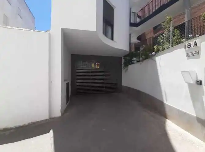Parcheggio in vendita a Molino