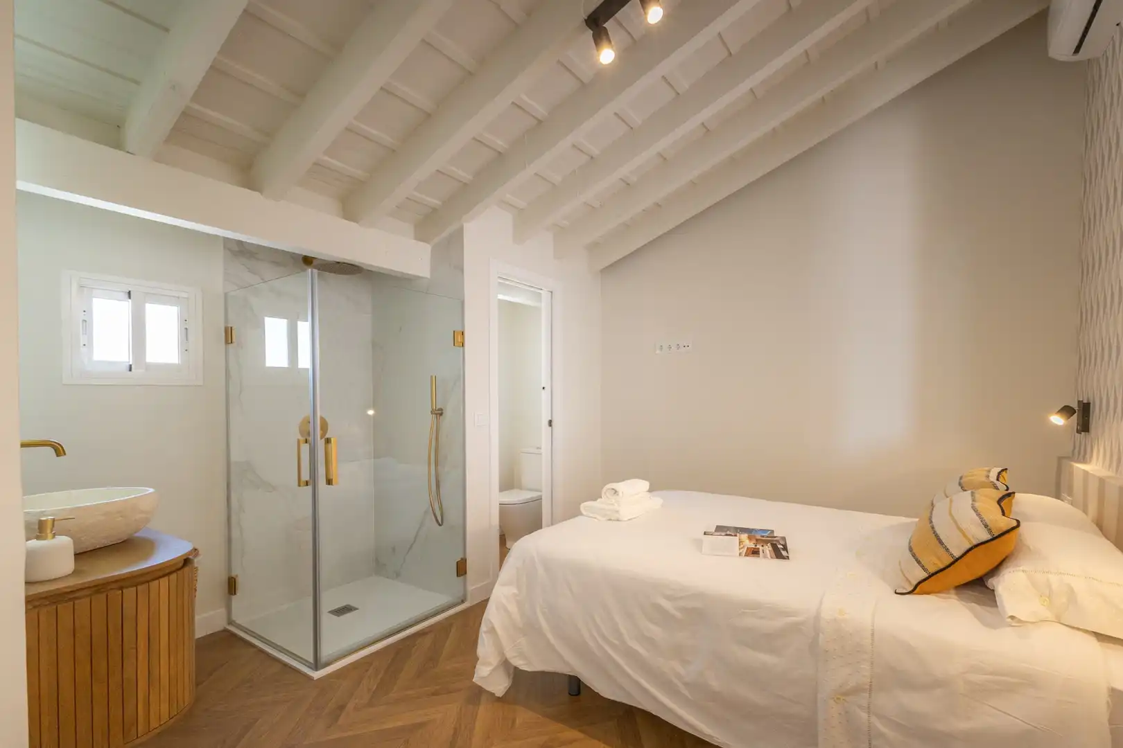 Bedroom of Flat for rent in Sevilla  with Air Conditioner and Terrace