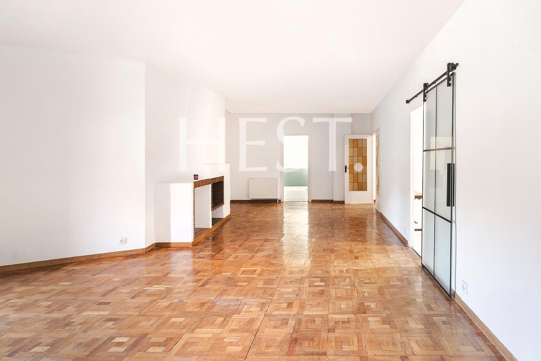 Sala de estar de Piso en venta en  Barcelona Capital con Balcón