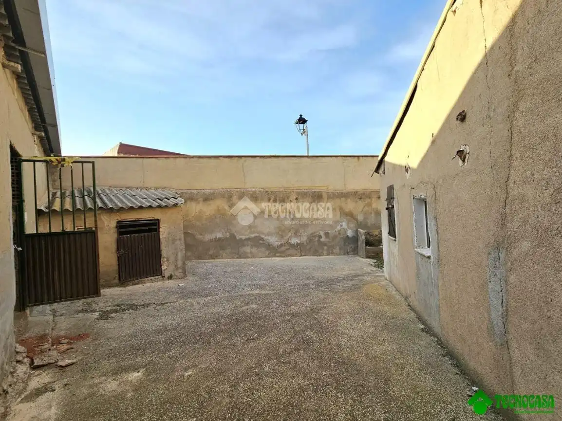 Casa adosada en venda en Balazote