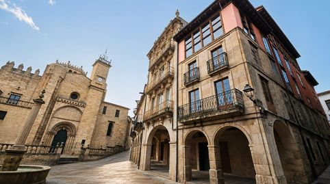 Edificio Histórico en el Corazón de Ourense, Junto a la Catedral