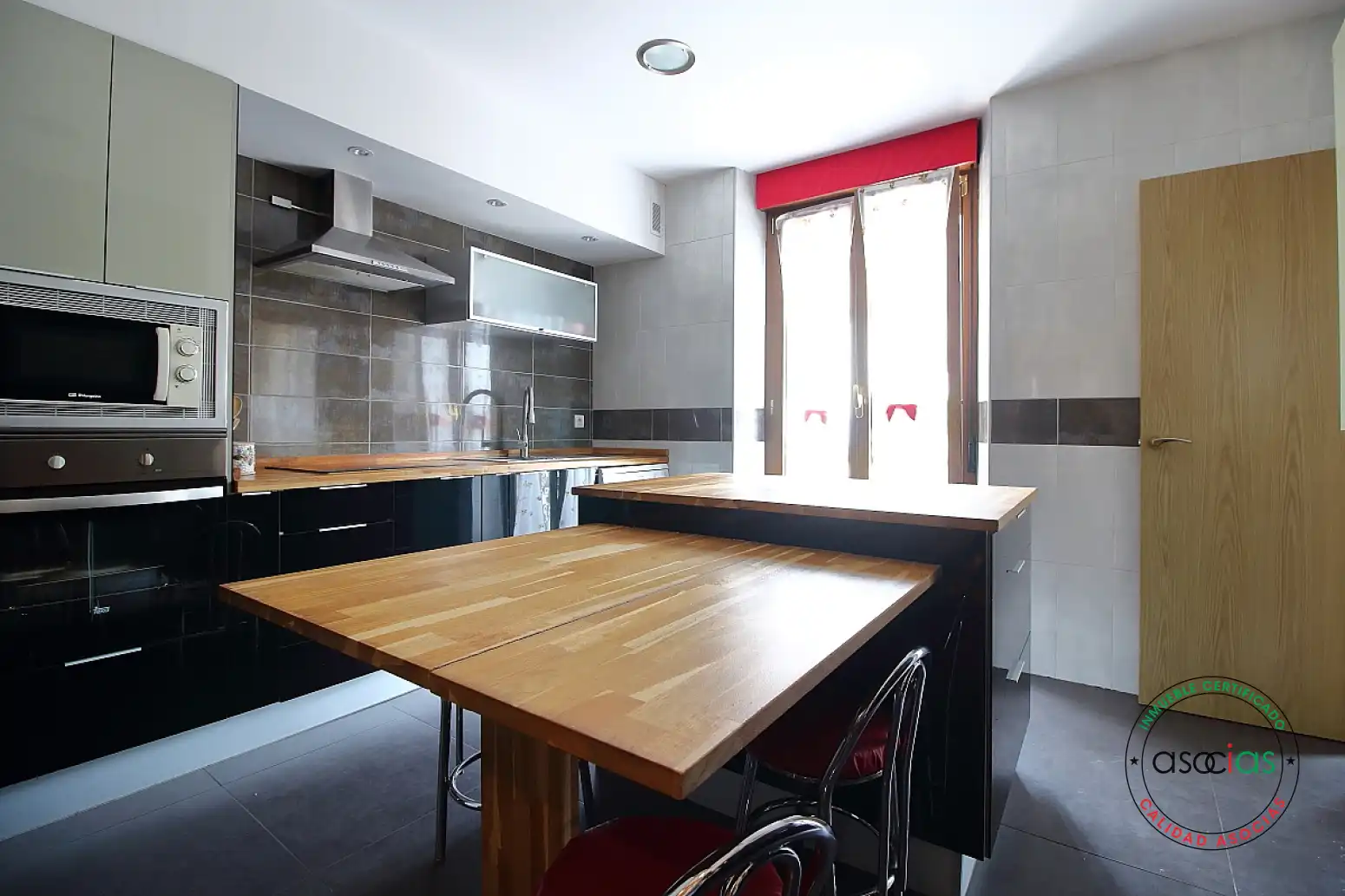Cuina de Casa adosada en venda en Mieres (Asturias) amb Calefacció i Terrassa