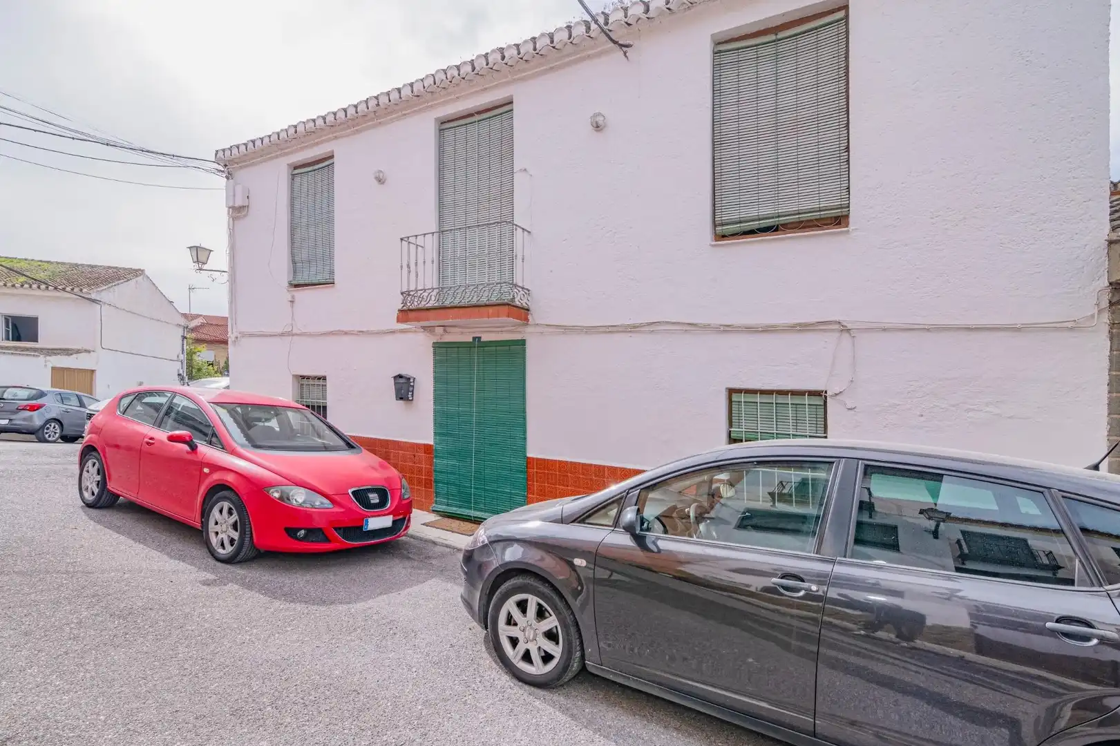 Vista exterior de Casa adosada en venda en La Zubia amb Terrassa