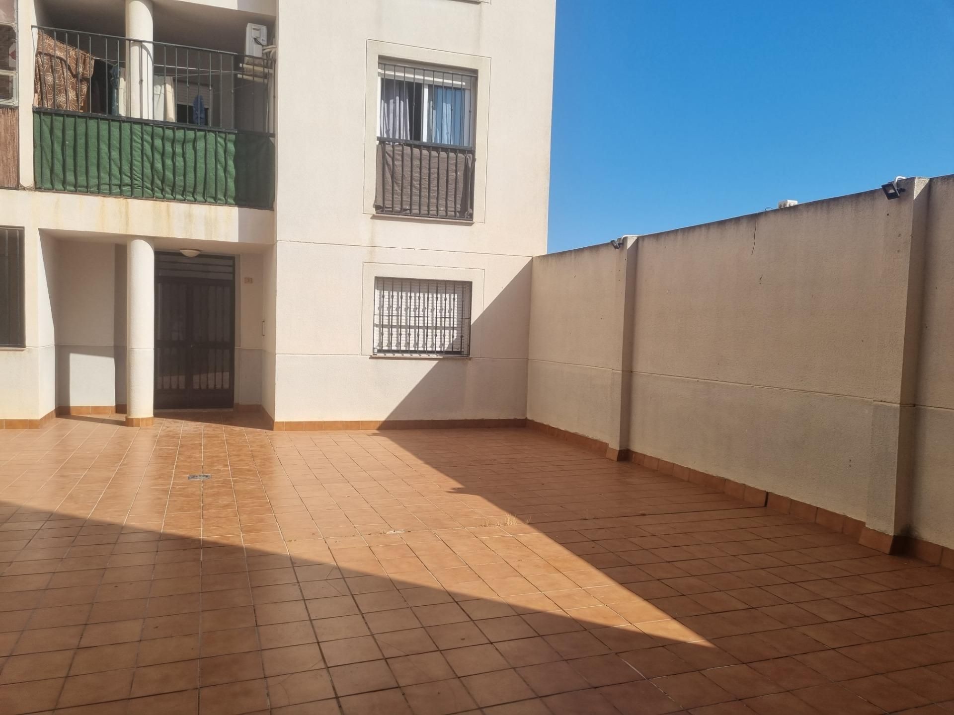 Vista exterior de Apartamento en venta en  Almería Capital