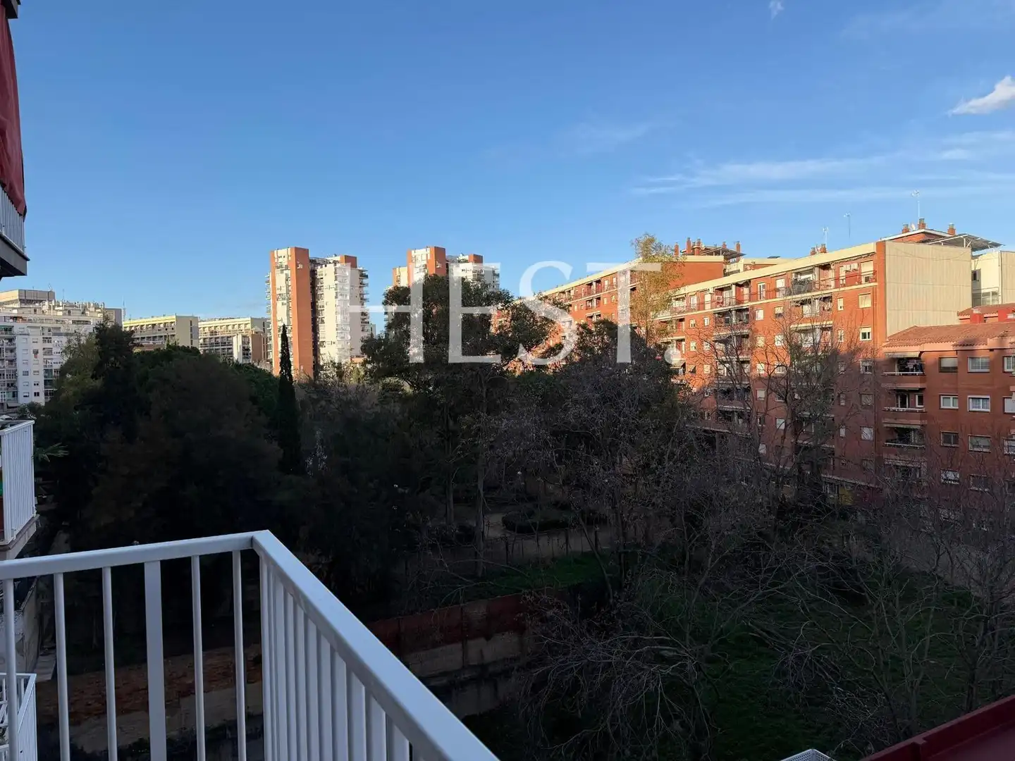 Vista exterior de Piso en venta en Barcelona con Calefacción
