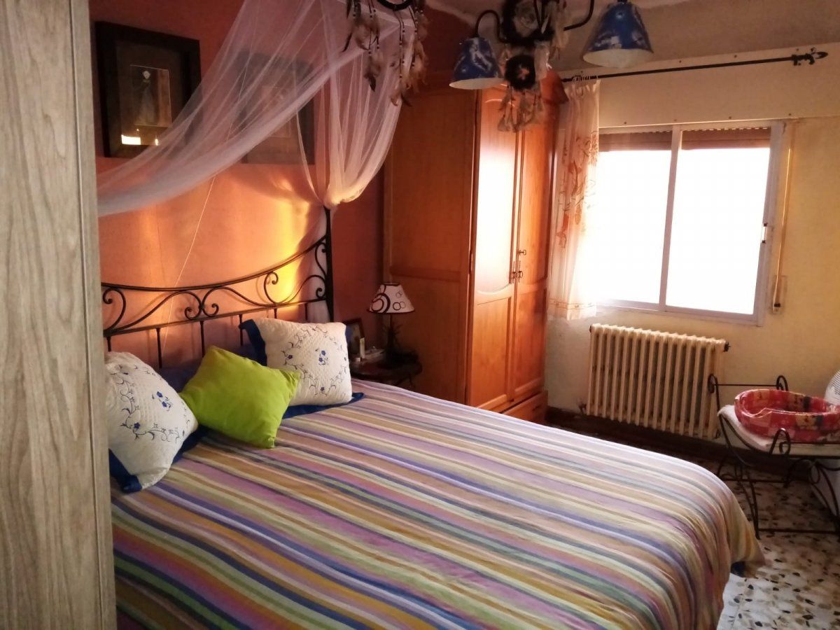 Schlafzimmer von Country house zum verkauf in Novallas