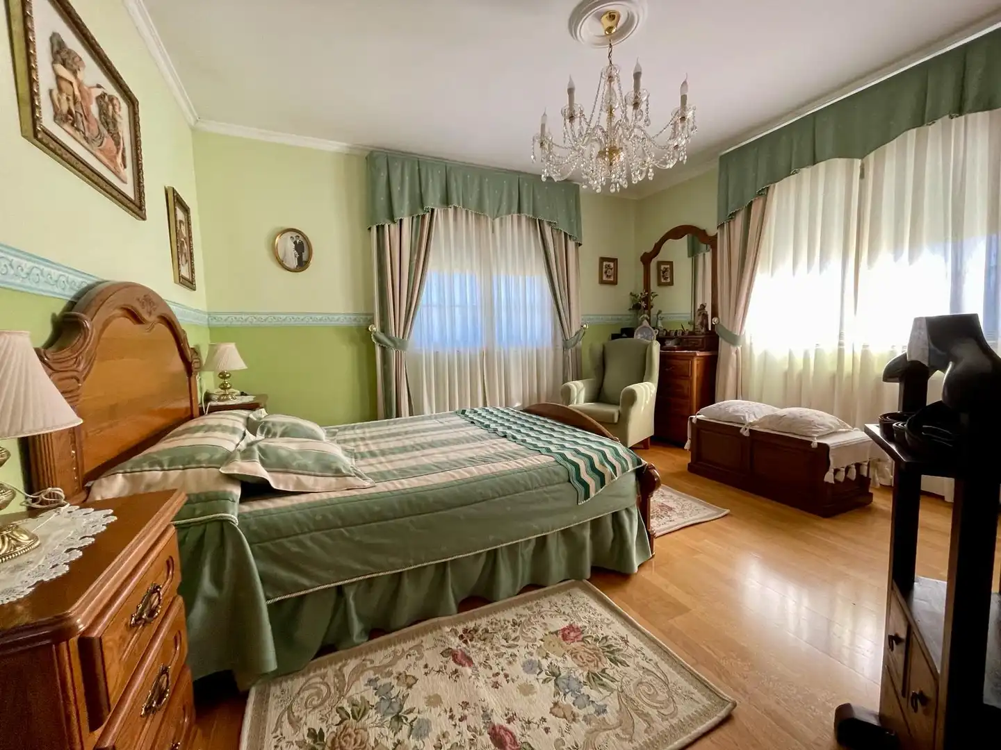 Dormitori de Casa o xalet en venda en Castro de Rei amb Calefacció, Jardí privat i Parquet