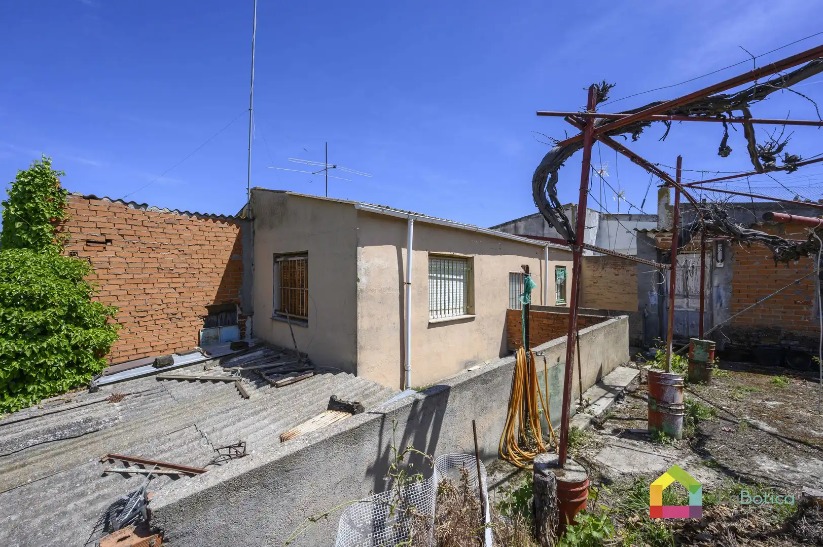 Vista exterior de Casa adosada en venda en Villarejo de Salvanés amb Calefacció, Jardí privat i Traster