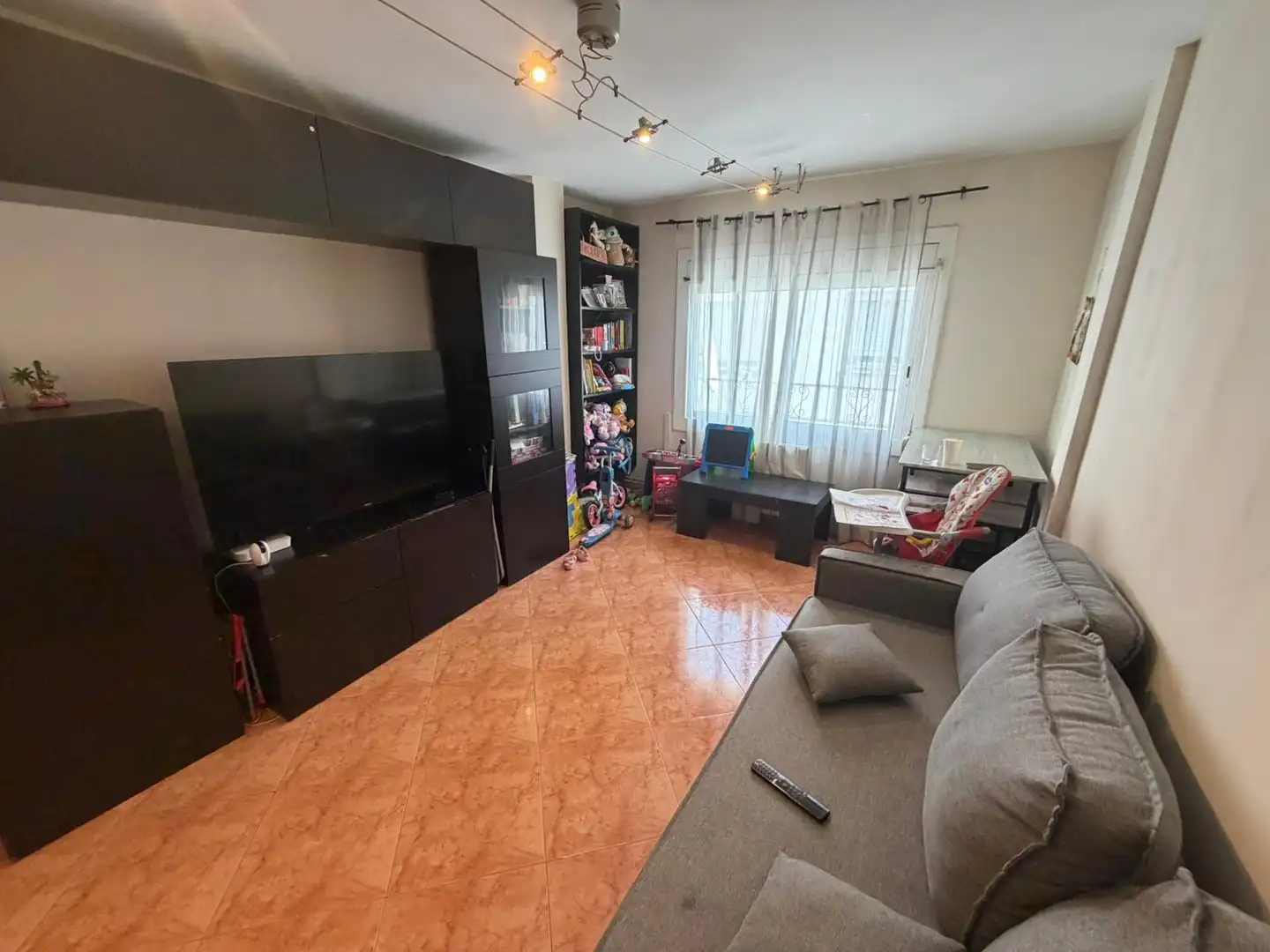 Living room of Flat for sale in El Prat de Llobregat  with Air Conditioner, Oven and Balcony