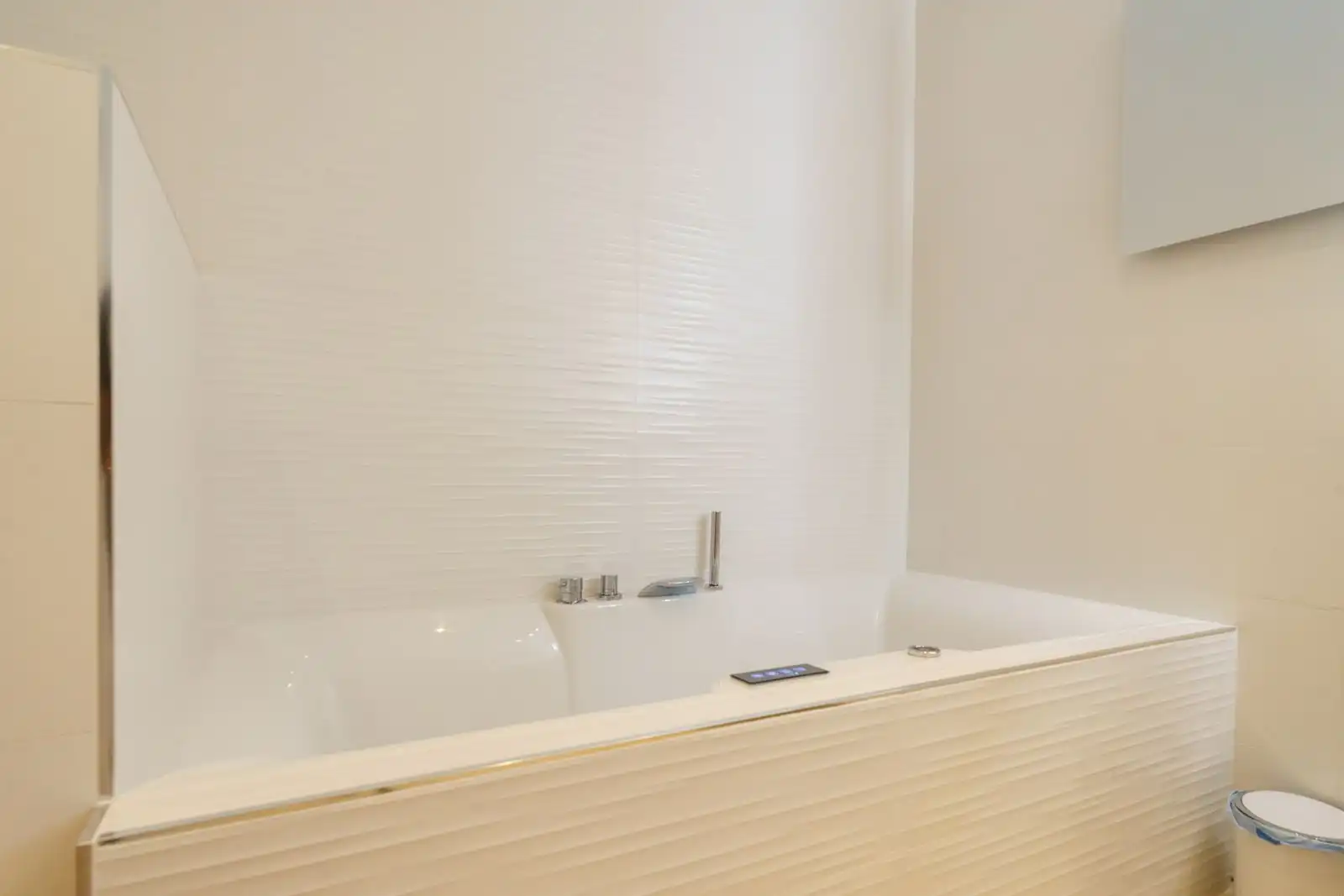 Badezimmer von Wohnung zum Verkauf in Benahavís mit Terrasse, Abstellraum und Möbliert