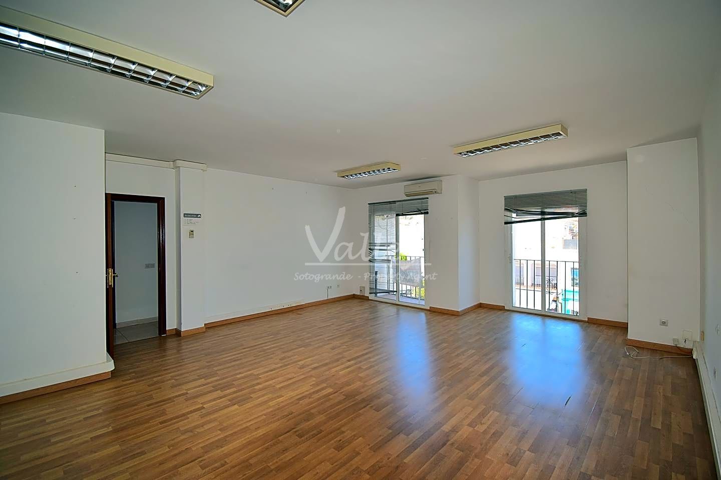 Oficina en venta en Sotogrande