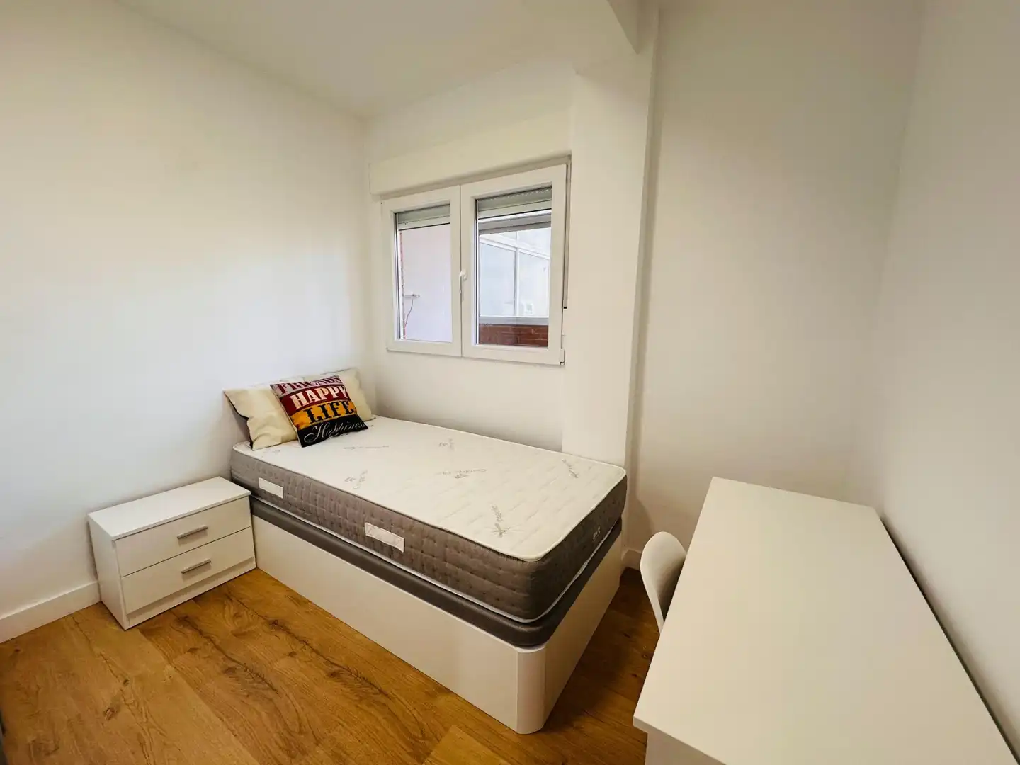Room in Calle FRAY JUAN SANCHEZ COTAN, Cartuja