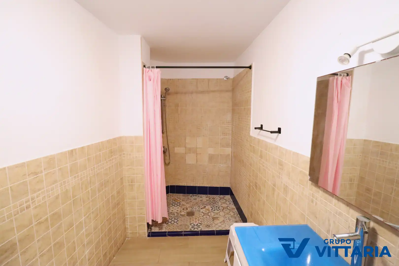 Baño de Casa adosada en venta en Almería con Aire acondicionado, Terraza y Trastero