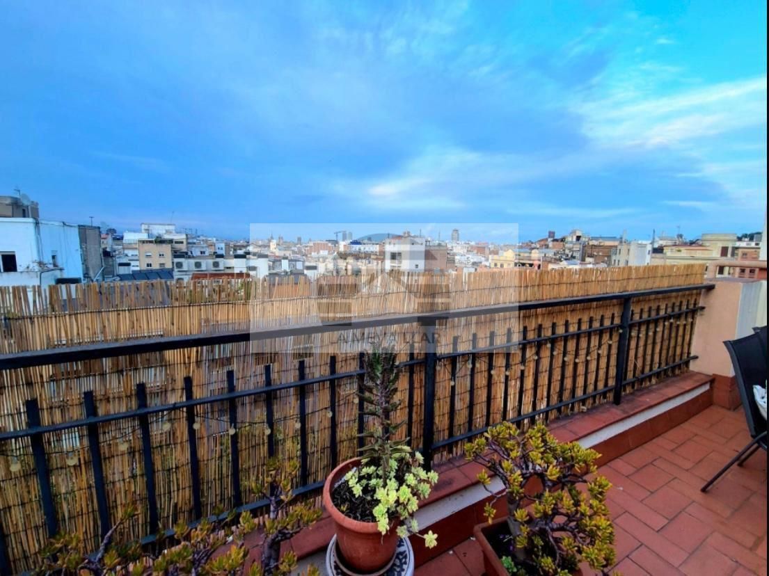 Exterior view of Study for sale in  Barcelona Capital  with Air Conditioner and Terrace