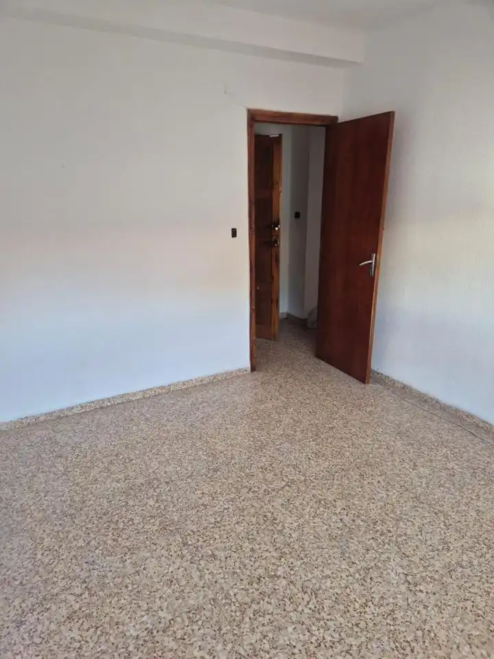 Wohnung zum Verkauf in Almansa mit Balkon